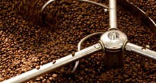 Žalios kavos pupelės skrudinamos tam, kad būtų išgautas norimas skonis