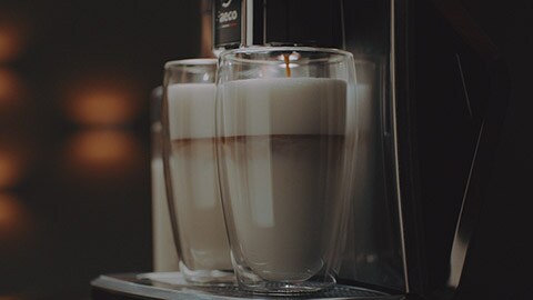 Naudojant „latte duo“ funkciją galima vienu metu pagaminti 2 puodelius kavos