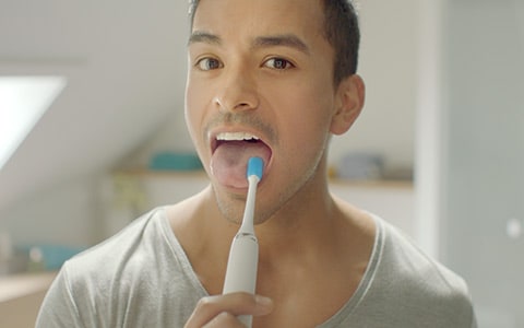 Švarūs dantys ir gaivus kvapas su „Philips Sonicare“